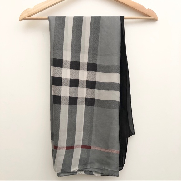 Silk feeling Burberry Pattern Shall 🖤 - Picture 3 of 7
